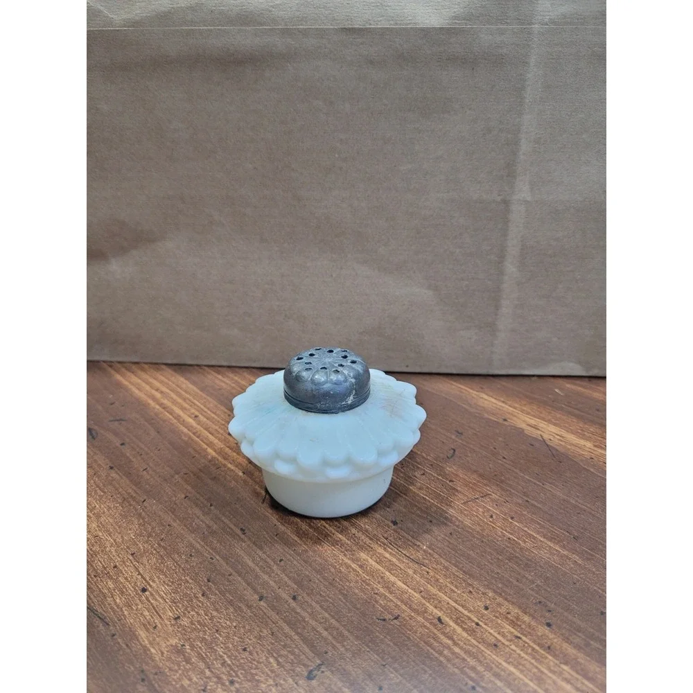 c 1894 SHASTA DAISY C.F. Monroe WAVE CREST OPALINE Shaker